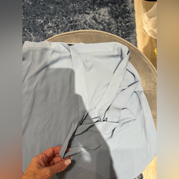 BCBGMAXAZRIA NWOT pale blue wrap skirt with tie waist size M. - Picture 3 of 6